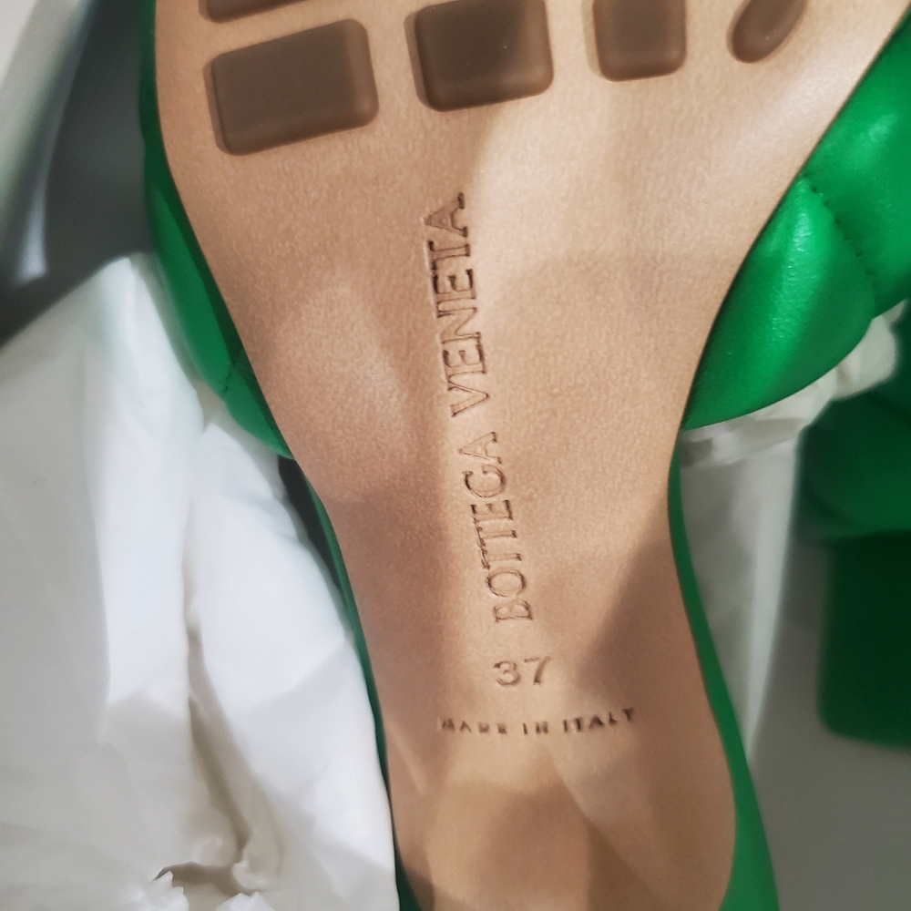 $1200 NWT Bottega Veneta Matelasse Padded Quilted Leather Mule Sandals Heels 37 - Picture 11 of 13